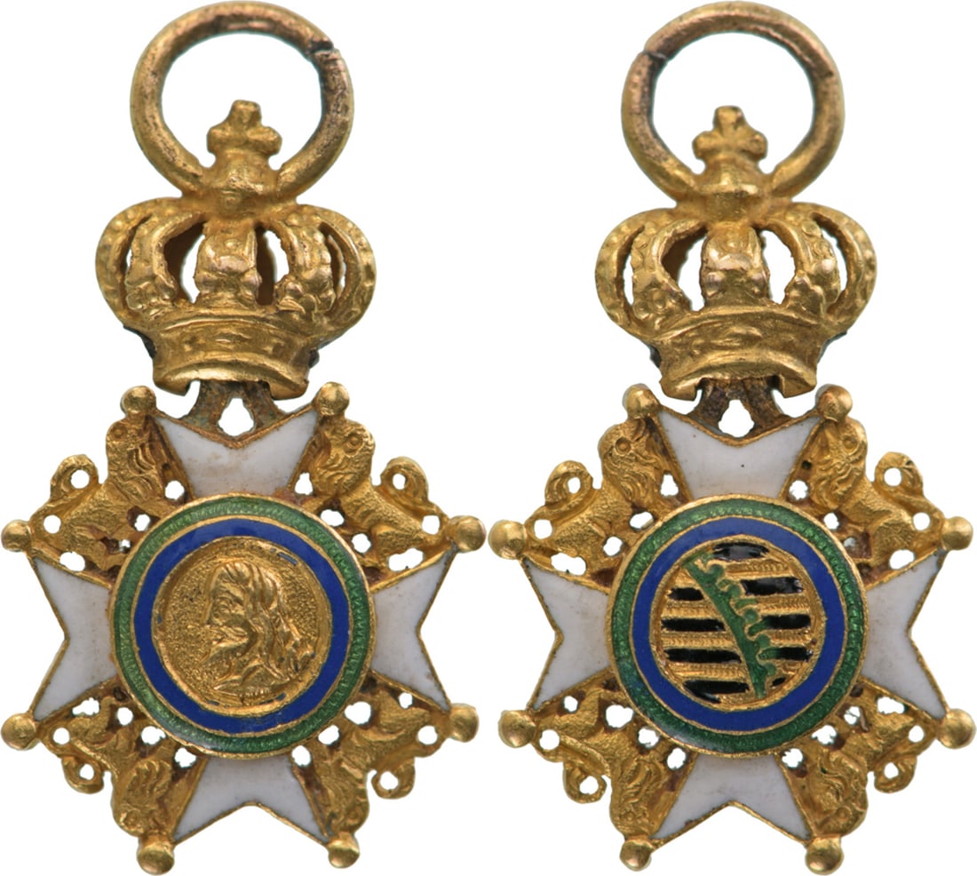 Saxe Ernestine House Order: Officer's Cross Miniature, 2nd Type, instituted in 1833. Breast Badge, 17x11 mm, GOLD, 1.8 g., both sides enameled, both central medallions GOLD, enameled, original suspension ring. A superb miniature