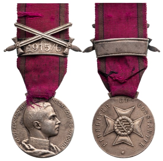 Saxe-Ernestine House Order Medals Of Merit: Type IV, Military Division, 1915/6 Clasp, instituted in 1833. Breast Badge, 30 mm, Silver, original suspension ring and ribbon with clasp "1915/6". A superb cross in extremely fine condition! I