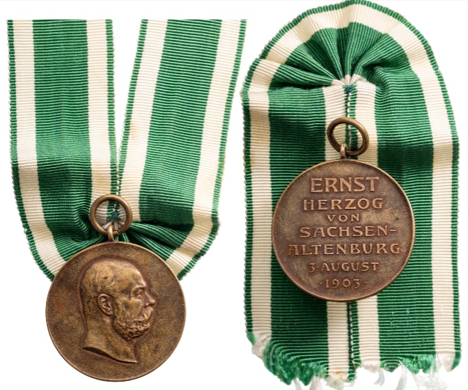 Commemorative Medal for 50 years of Reign, 1903: Breast Badge, 37x33 mm, Bronze, original suspension ring and ribbon. Extremely fine condition! I-