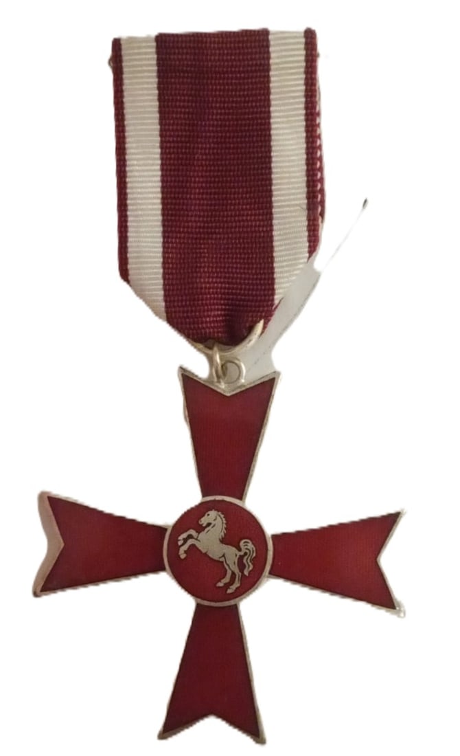 Cross of Merit, 2nd Class, 1961: Breast Badge, 57x54 mm, silvered, original suspension ring and ribbon. A medal, in extremely fine condition! I