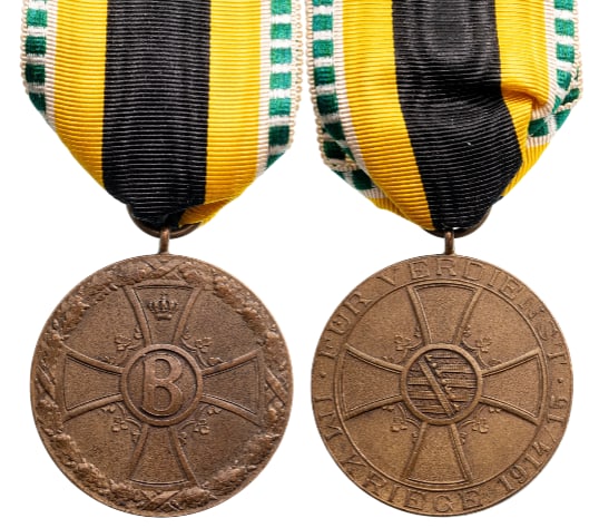 Medal for Merit in War, 1915: Breast Badge, 45x39 mm, Bronze, original suspension ring and ribbon. Extremely fine condition! I