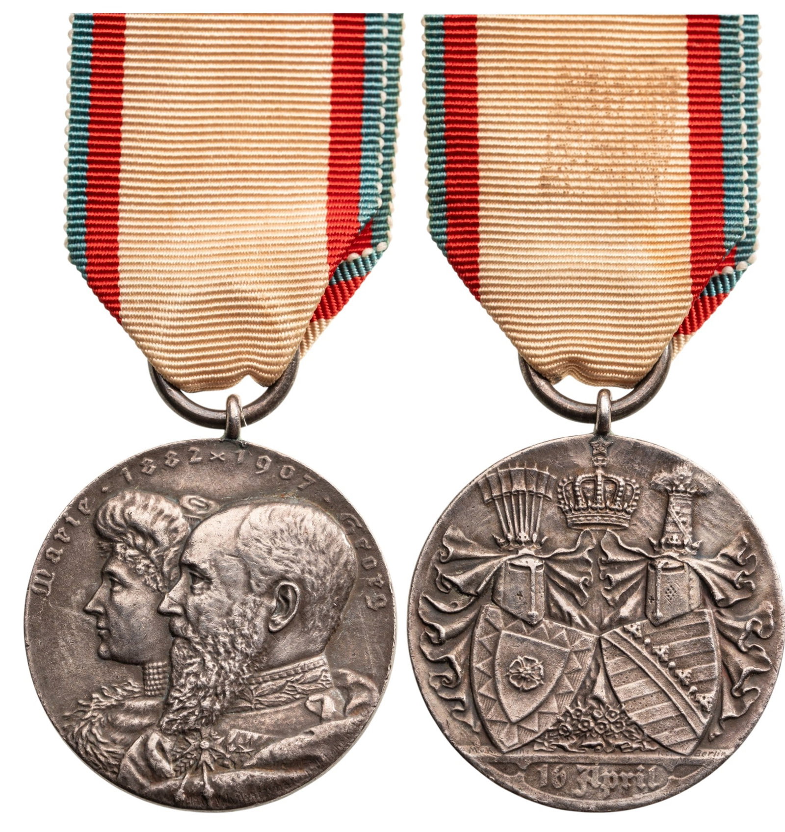 25th Wedding Anniversary (Silver Jubelee) of Prince Georg and Princess Marie, 1907: Breast Badge, 40x35 mm, Silver, original suspension ring and ribbon. A beautiful medal, in extremely fine condition! I