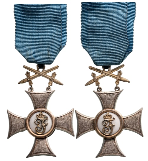 Order of Friedrich, 1914: Knight's Cross, 2nd Class, Military, instituted in 1830. Breast Badge, 33x28 mm, Silver, original suspension ring and triangular ribbon. An elegant medal, in extremely fine condition! I