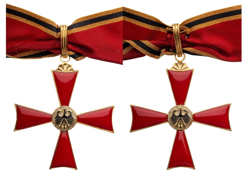 ORDER OF MERIT OF THE FEDERAL REPUBLIC: Commander's Cross, instituted in 1951. Neck Badge, 65x61 mm, gilt Bronze, enameled, suspension ring and loop, with original long ribbon with clasp. Mint condition! I