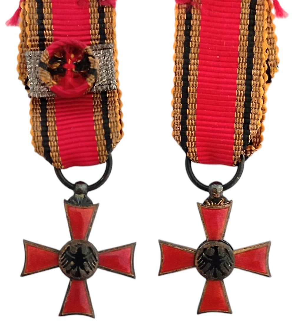 ORDER OF MERIT OF THE FEDERAL REPUBLIC: Commander`s Cross Miniature, 3rd Class, instituted in 1951. Breast Badge, 18x15 mm., gilt Silver, enameled, original suspension ring and ribbon with rosette and silver bar. A superb badge of high jewe