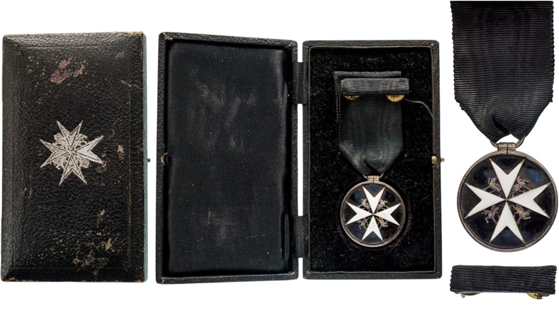 Order of St. John: Officer's Cross / Serving Brother, instituted in 1888,. Breast Badge, 39 mm, Silver, original suspension ring, ribbon and ribbon bar, in original case of issue, with silver weapon on the lid. A superb