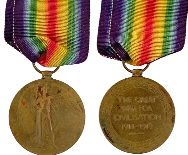 Inter-Allied Victory Medal 1914-1918: Breast Badge, 40x36 mm, Bronze, original suspension ring and ribbon. Mint state! I