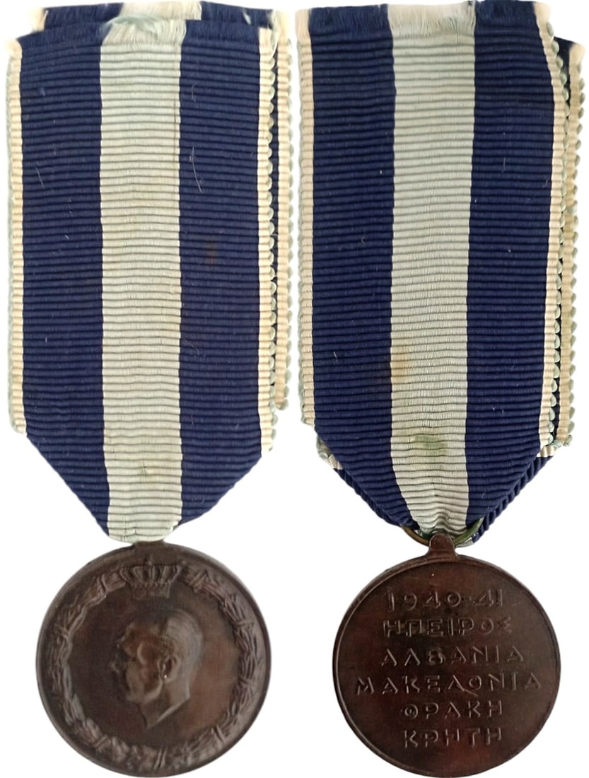 Commemorative Bronze Medal of the War 1940-1941: Breast Badge, 32 mm, Bronze, original suspension ring and ribbon. Extremely fine! I
