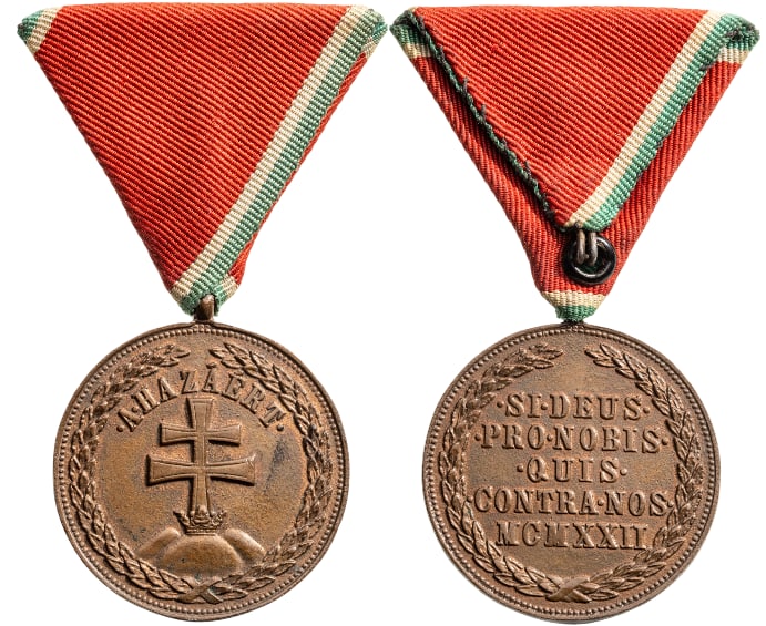 Medal of Merit: Civil Division, instituted in 1923. Breast Badge, 44x39 mm, Bronze, reverse inscription with dates "1922", original suspension ring and triangular ribbon. Scarce and attractive medal, in mint conditio