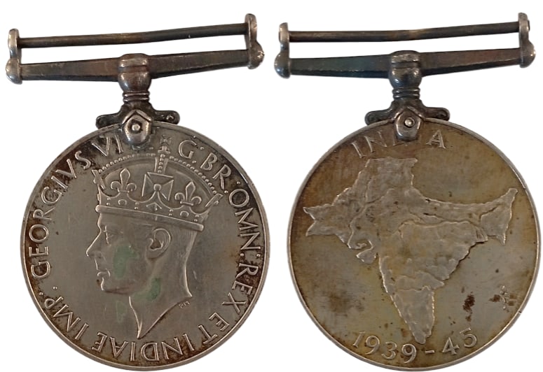 Indian Service War Medal, 1939 - 1945: Breast Badge, 46x36 mm, Silver, 32 g., original suspension ring. Mint condition! I