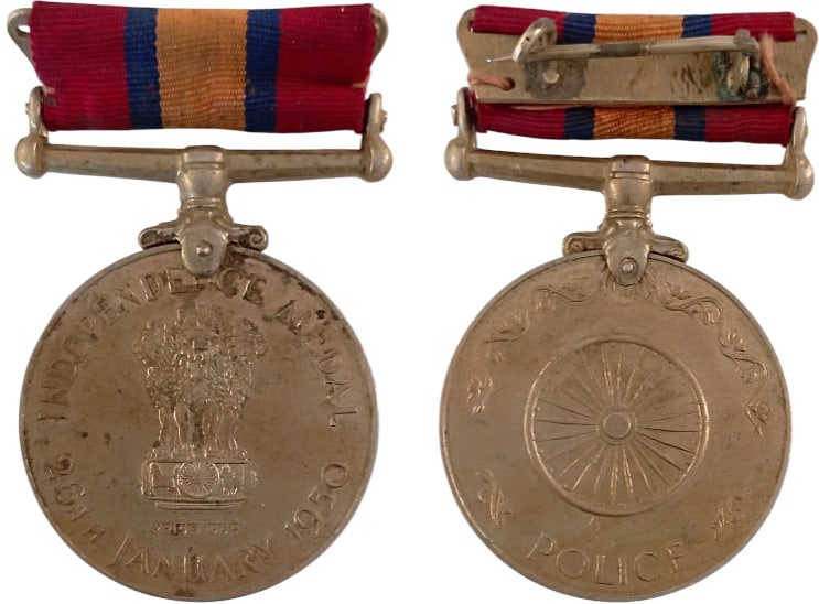 Independence Medal, 26th of January 1950: Breast Badge, 46x36 mm., Cupro-Nickel, original ring and ribbon. Extremely fine! I