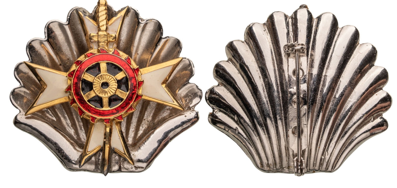 Order of St. Catherine of Mount Sinai: Pilgrimâ??s Shell. Breast Badge, 46x43 mm, gilt Silver, center enameled, original pin on reverse. A very elegant badge of a member of the order who made a pilgrimage to Jerusalem and worshiped/visite
