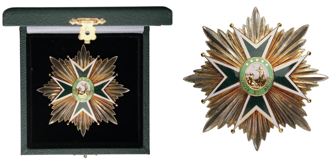 The Military and Hospitaller Order of Saint Lazarus of Jerusalem: Grand Officer's Star. Breast Star, 86 mm, Silver, enameled, vertical pin on the reverse, in original case of issue by "Toye, Kenning & Spencer Limited - London". A beautiful star, in mint condition! I