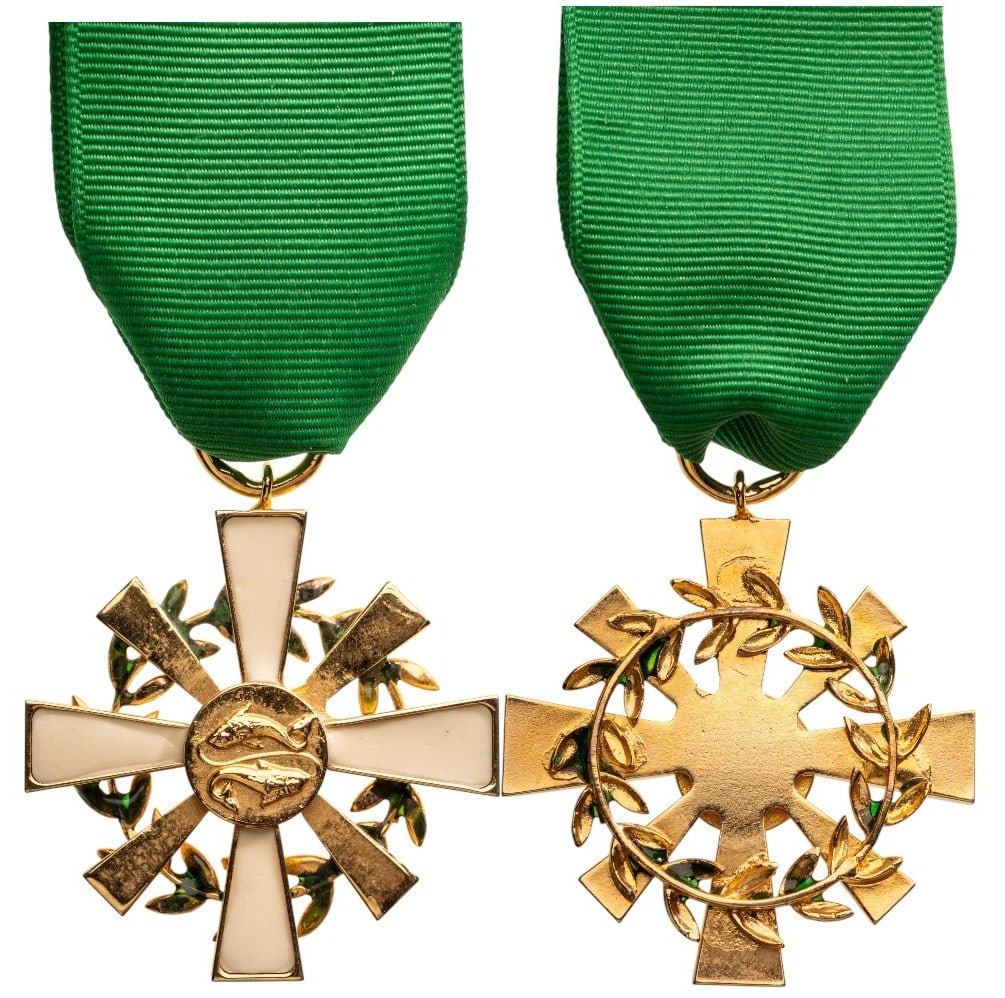 Order of the Loaves and Fishes of the Anglican Bishop of Canterbury: Breast Badge, 52x47 mm, gilt Bronze, one side enameled, suspension ring and original ribbon. A superb badge, in extremely fine condition. I