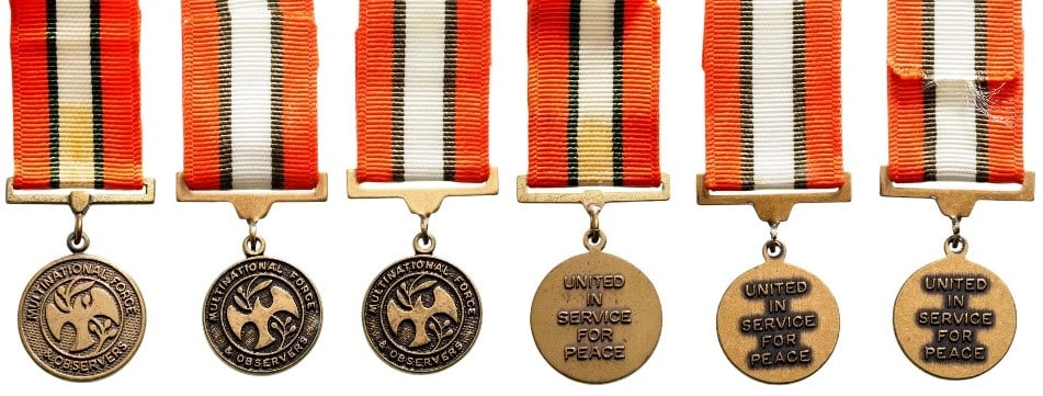 Multi-National Force Observer: Breast Badges, 18x14 mm., Bronze, original suspension rings and ribbons. An interesting set, in mint condition! I (3)