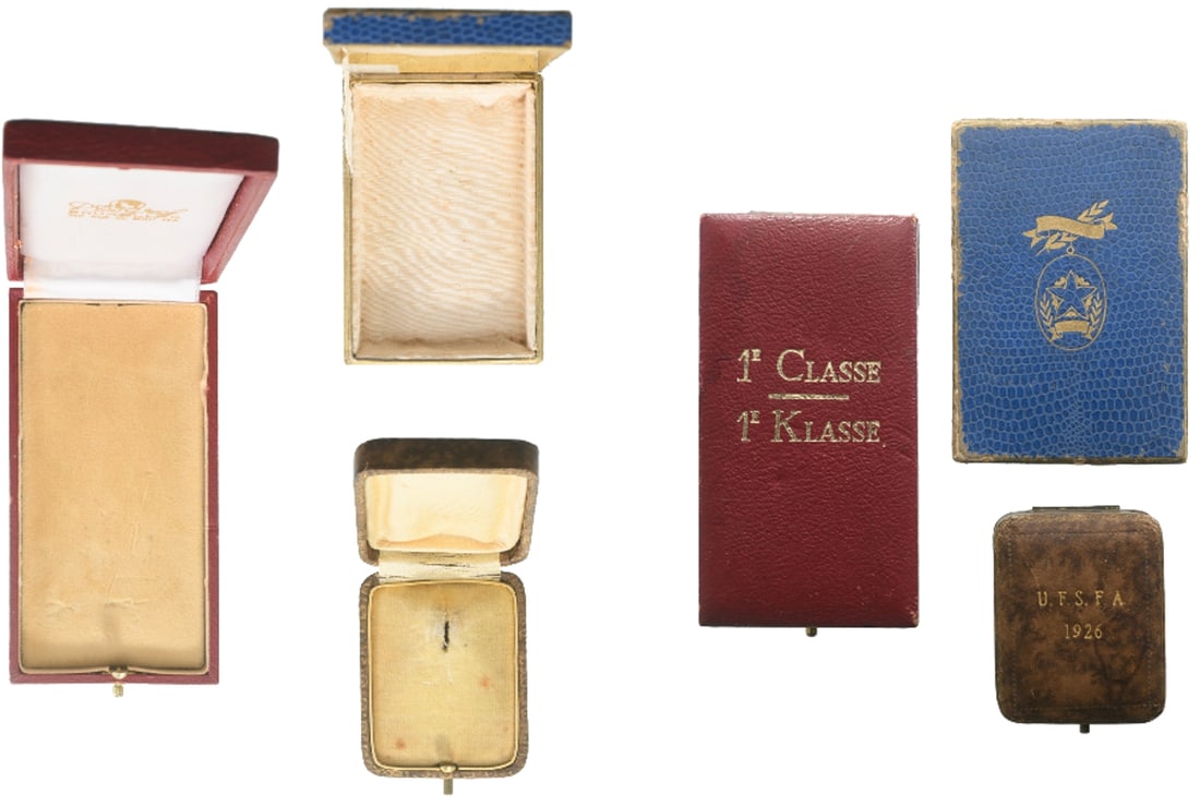 Lot of 3 Cases of Issue: Medal and Pins Boxes, Belgium, France (U.F.S.F.A.), Barton&Son - Bangalore, Yugoslavia?. Cases of issue, with gilt weapons and inscriptions on the lid. Extremely fine condition!! I-II (3)