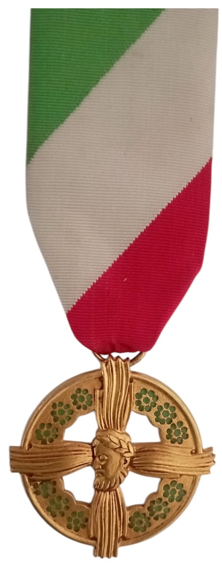 ORDER OF CULTURE, 1st Class: Breast Badge, 47 mm, gilt Bronze, one side enameled, original suspension ring and ribbon. Extremely fine and scarce! I R!