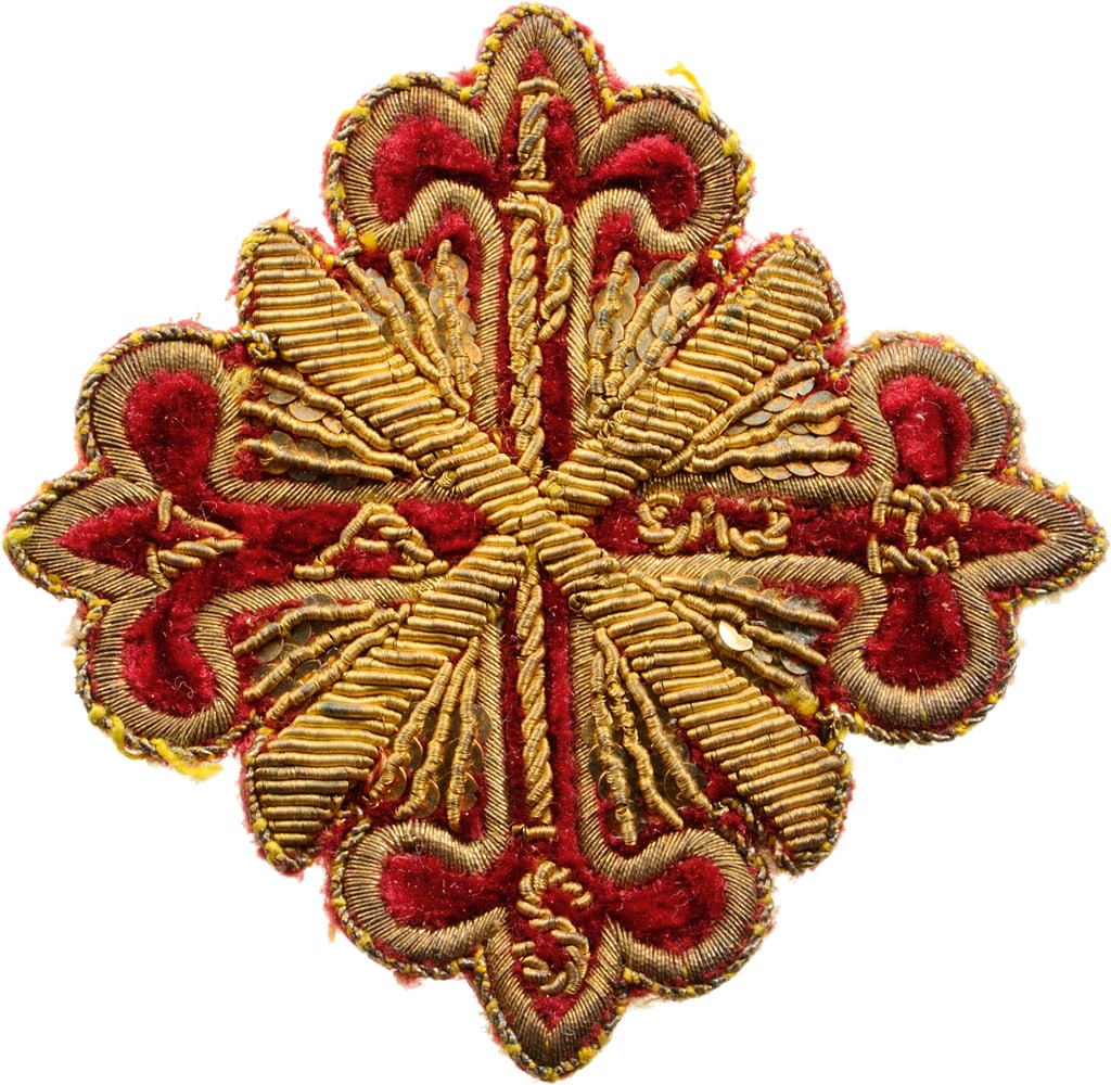 Constantinian Order of St. George: Cloth Breast Star, instituted during the 16th Century. Breast Star in velvet, 59 mm, GOLD and silver bullion, reverse backed with white velum. Some signs of wear. Rare and attractive early 19th Centur