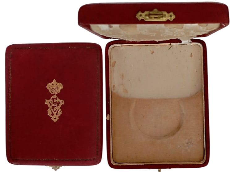 ORDER OF THE CROWN OF ITALY: Commander's Cross, Case of issue, instituted in 1861, gilt weapon on the lidI II-