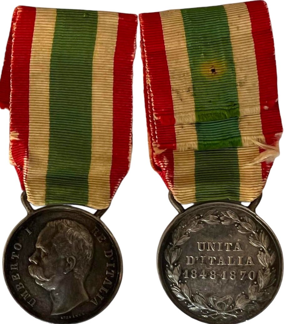 Unification Medal, 1st Type, 1870-1871: Breast Badge, 38x31 mm, Silver, original suspension ring and ribbon. Scarce and attractive! I R!