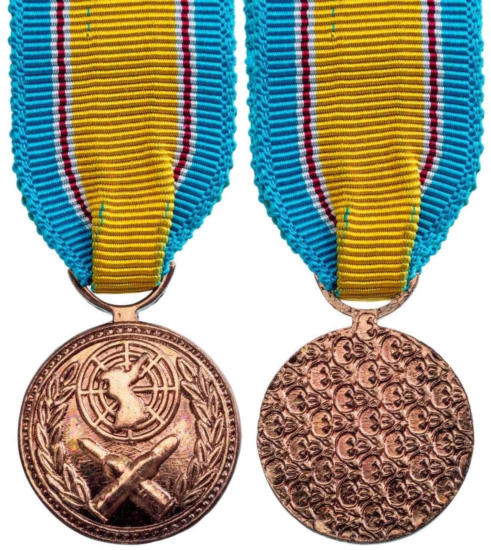 KOREAN WAR SERVICE MEDAL, INSTITUTED IN 1950: Breast Badge, 30x20 mm., Bronze, original suspension ring and ribbon. A scarce miniature, in mint condition! I R!