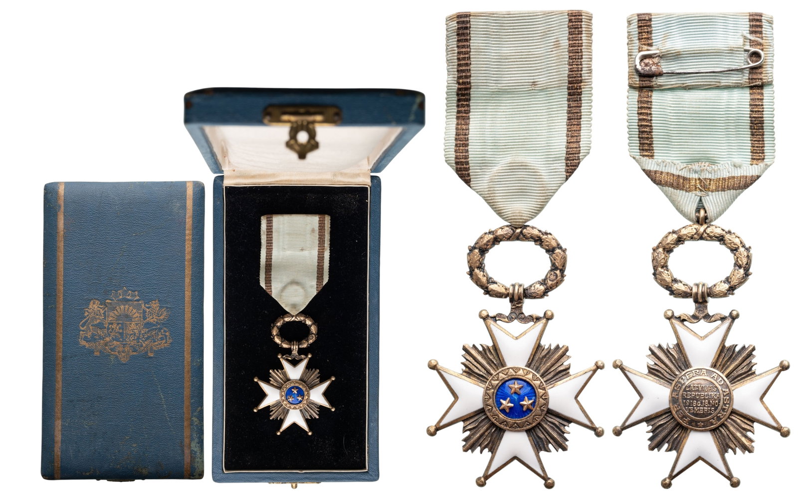 Order of the 3 Stars: Knight's Cross, instituted in 1924. Breast Badge, 61x39 mm., Silver, both sides enameled, original suspension ring and ribbon, in case of issue with gilt weapon on the lid. Extremely fine! I
