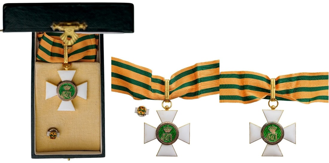 Order of the Oak Crown: Commander's Cross, instituted in 1841. Neck Badge, 55x50 mm, gilt Bronze, both sides enameled, original suspension ring, loop and ribbon, in case of issue, together with lapel hole rosette. A splendid