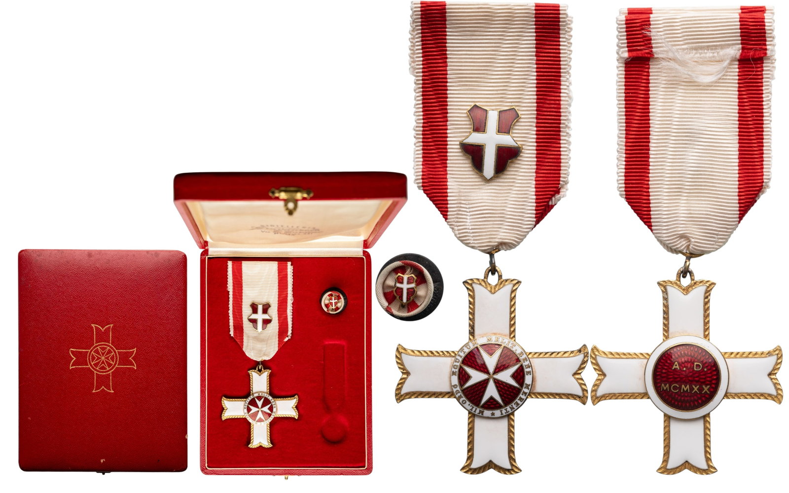 ORDER PRO MERITO MELITENSI: Knight's Cross, instituted in 1920. Breast Badge, 49x45 mm, gilt Silver, original suspension ring and ribbon with enameled weapon, in original case of issue with gilt Maltese cross on the lid, by "Gia