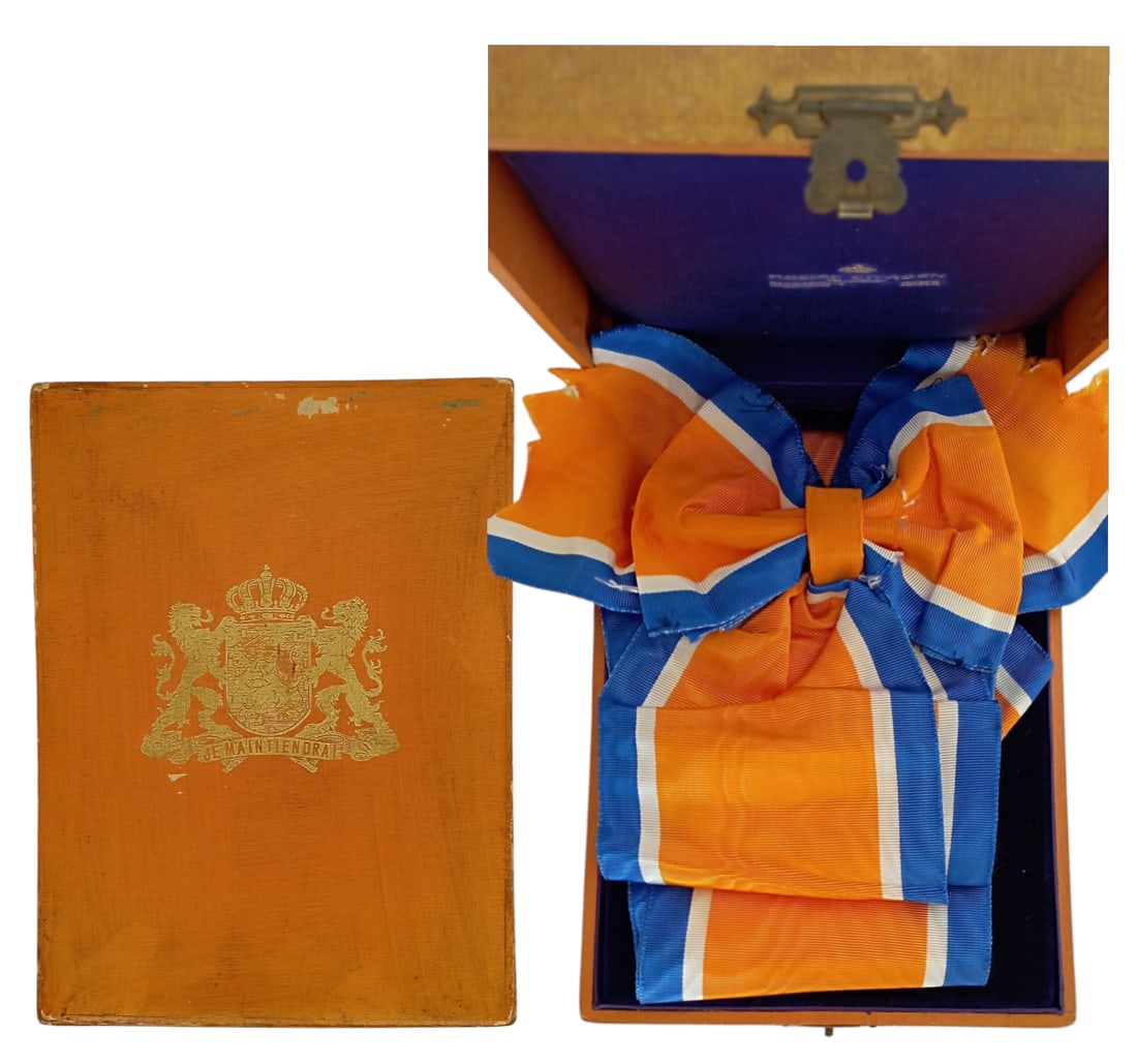 The Order of Orange-Nassau: Grand Cross Badge, Box, instituted in 1892, Case of issue by "Begeer", with gilt weapon on the lid and original complete sash. Superb! I