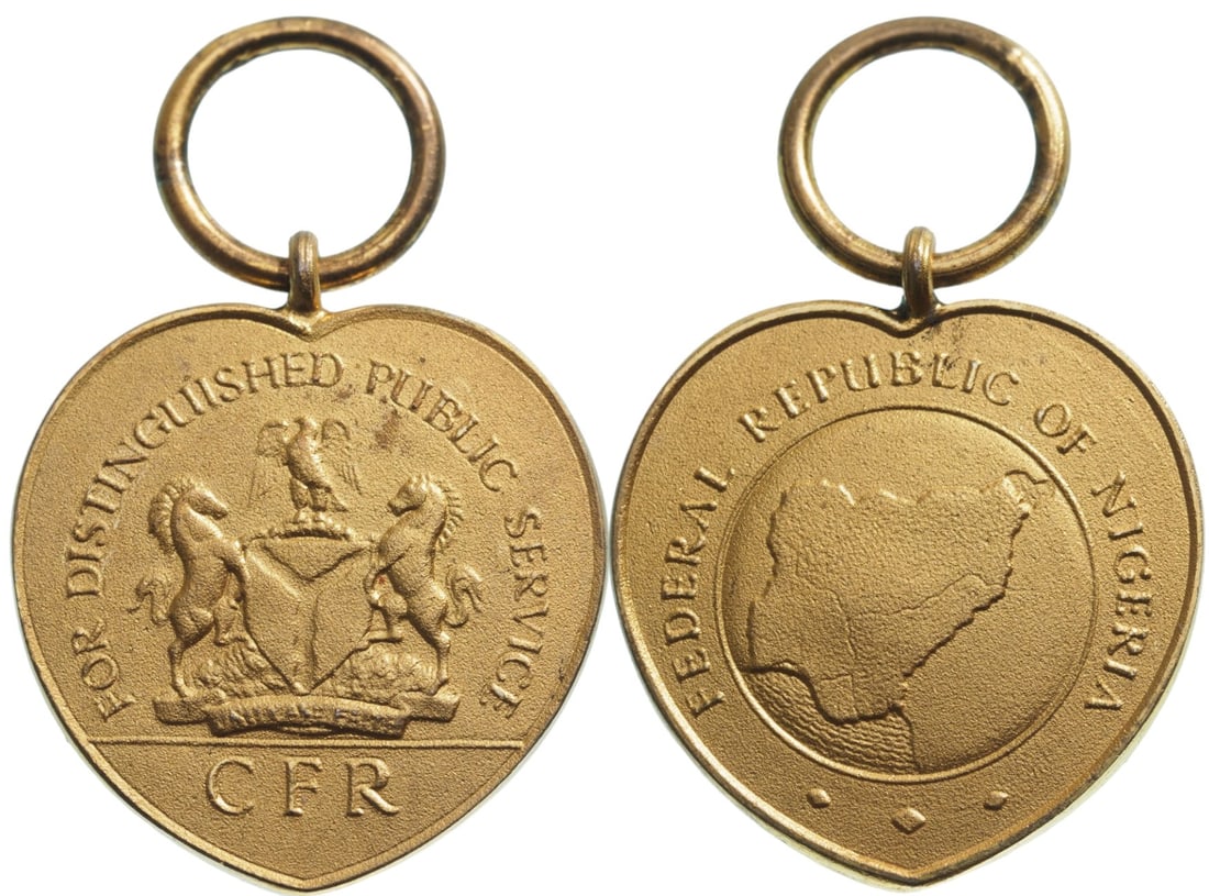 Distinguished Public Service Pendant: Breast Badge Miniature, 20x18 mm, gilt Bronze, original suspension ring. Scarce! I R!