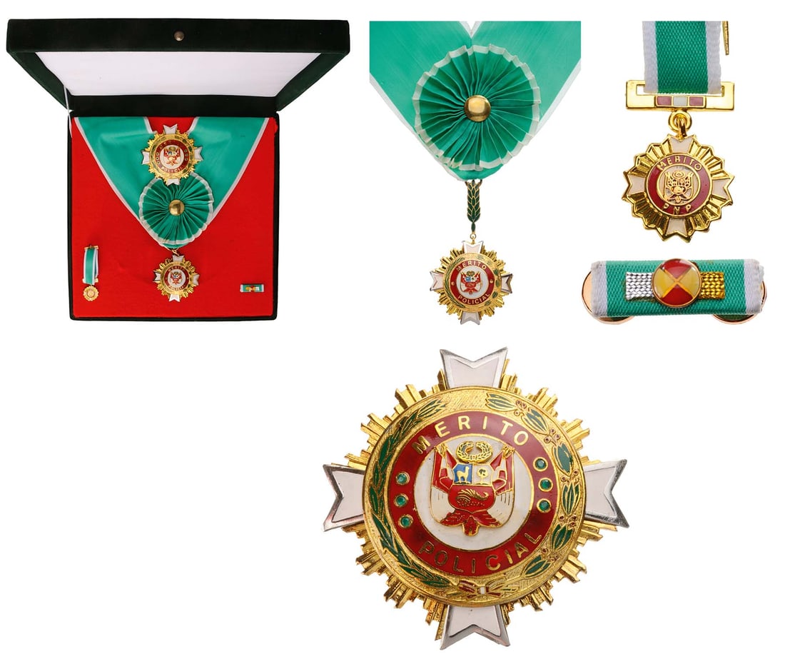 ORDER OF MERIT OF THE NATIONAL POLICE: Grand Cross Set, instituted in 1945. Sash Badge, 62 mm, gilt Metal, superimposed parts enameled, original enameled suspension loop, original long sash. Breast Star, 83 mm, gilt Metal, superimposed par