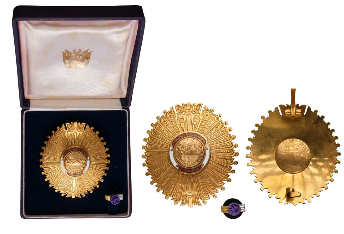 Order of Merit for Distinguished Service: Grand Officer Star, instituted in 1950. Breast Star, 79x73 mm., gilt Bronze, makers' mark "Casa Nacional de Moneda - Lima", center parts enameled, medium pin on reverse, in case of issue with gilt wea