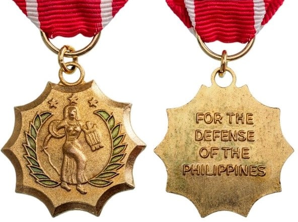 THE PHILIPPINE DEFENSE MEDAL, INSTITUTED IN 1944: Breast Badge, 20 mm., gilt Bronze, original suspension ring and ribbon with 3 stars. A rare miniature, in mint condition! I R!