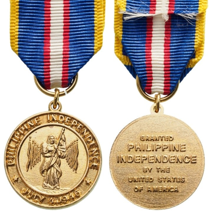 The Philippine Independence Medal, instituted in 1946: Breast Badge, 19 mm., gilt Bronze, original suspension ring and ribbon. A rare miniature, in mint condition! I R!
