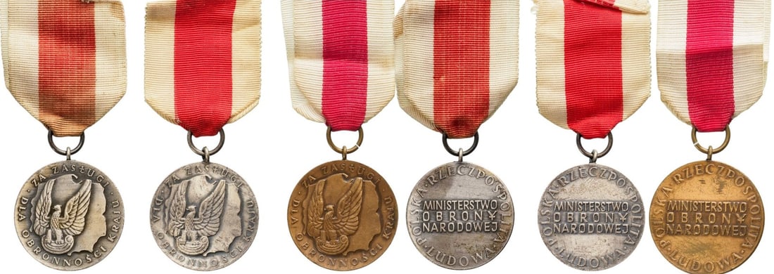 Medal of Merit for National Defence, instituted in 1966. Lot of 3.: 2nd Classes (2) and 3rd Class. Breast Badges, 38 mm, silvered Metal and Bronze, original suspension rings and ribbons.(3)