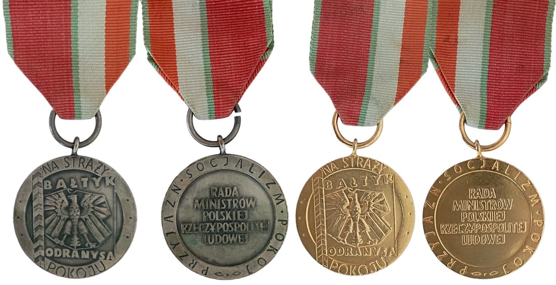 Peace Guard Medals Baltic, Oder, Neisse, instituted in 1972. Lot of 2.: Gold and Silver Class. Breast Bagdes, gilt and silvered Metal, 36 mm, original suspension rings and ribbons. I (2)