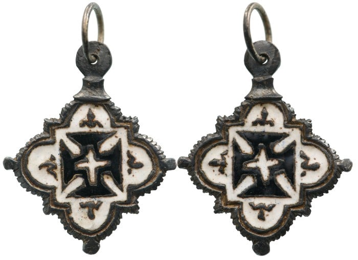 Military Order of Christ: Early decoration of reduced size. Breast Badge, 39x30 mm., Silver of quatrefoil shape with beaded border and white enameled on both sides, centered with the Orderâ??s cross in red and white enamel, s