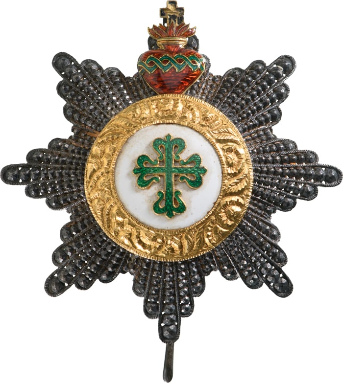 Royal Order of Aviz: Breast Star of slighly reduced size, 62 mm, with excellently chiseled and pierced rays, white enameled centre medallion bearing the Order's cross in Gold with chiseled details and green enamel, broad,
