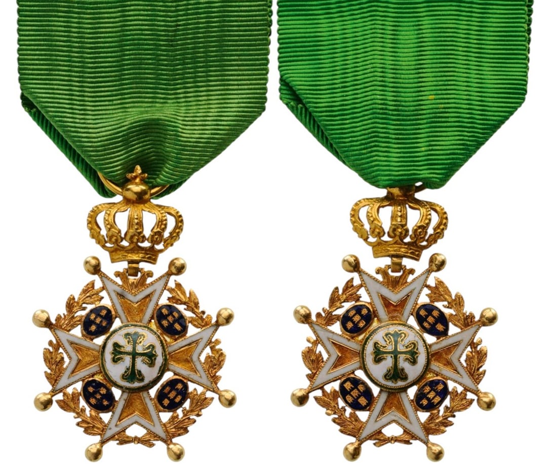 Royal Order of Aviz: Knights Cross, 44x30 mm., GOLD, 8.76 g., enameled, in the finest jeweler's workmanship, with finely chiselled and engraved details, hinged suspension crown, round ribbon-ring and original ribbon. An a
