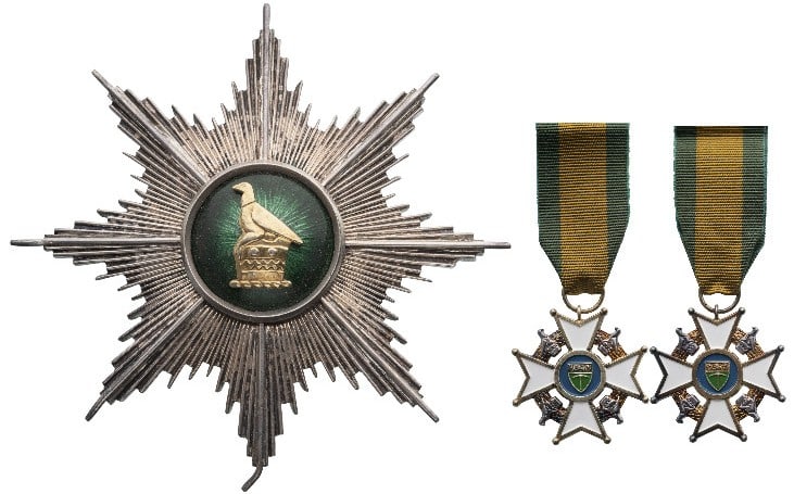 Order of the Legion of Merit: Grand Officer's Set Civil (CLM), 2nd Class. Neck Badge, 49x48 mm, gilt Silver, white enameled cross, obverse centre medallion blue enameled, round suspension ring and original ribbon. Breast Star, 81 