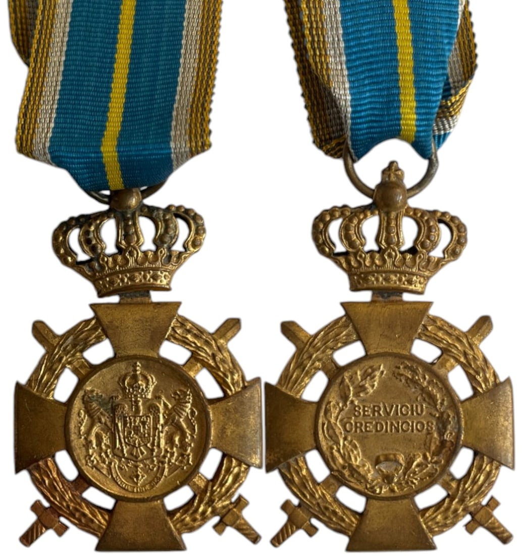Cross of Faithfull Service: 2nd Type, Military, 1st Class, instituted in 1906. Breast Badge, 54x34 mm., gilt Bronze, original suspension ring and ribbon. I