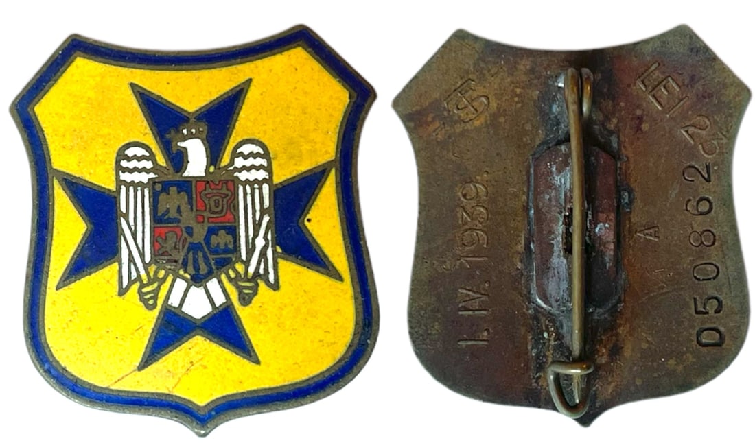 Country`s Guard Organization Badge, 2nd Model, after 1938: Breast Badge, 35x31 mm, Bronze, enameled, numbered on reverse "050862", dated 1.IV.1939, vertical pin on the back. M.S.B.R. 773. I