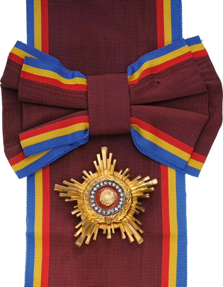 RSR - ORDER OF THE STAR OF ROMANIA, instituted in 1948: 2nd Class, 3rd Model (1966-1989), in GOLD. Breast Star, 64 mm, GOLD (low carat), with Pastes, 43.6 g, center enameled, with thin pin back and luxury sash with bow for foreign Presidents and High Ranki