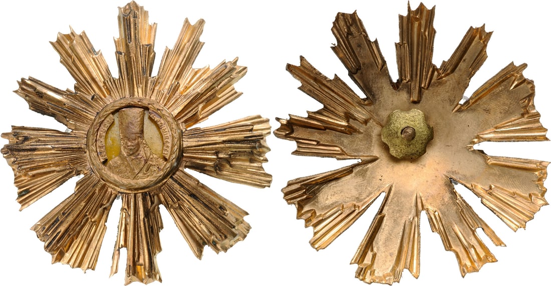 RSR - ORDER OF "TUDOR VLADIMIRESCU", instituted in 1966: 5th Class Pattern (1966). Breast Star, 65 mm, gilt Metal, center enameled, 10 groups of rays, reverse with screwback, in the centre bust of Tudor Vladimirescu within a wreath of oak leaves. A high
