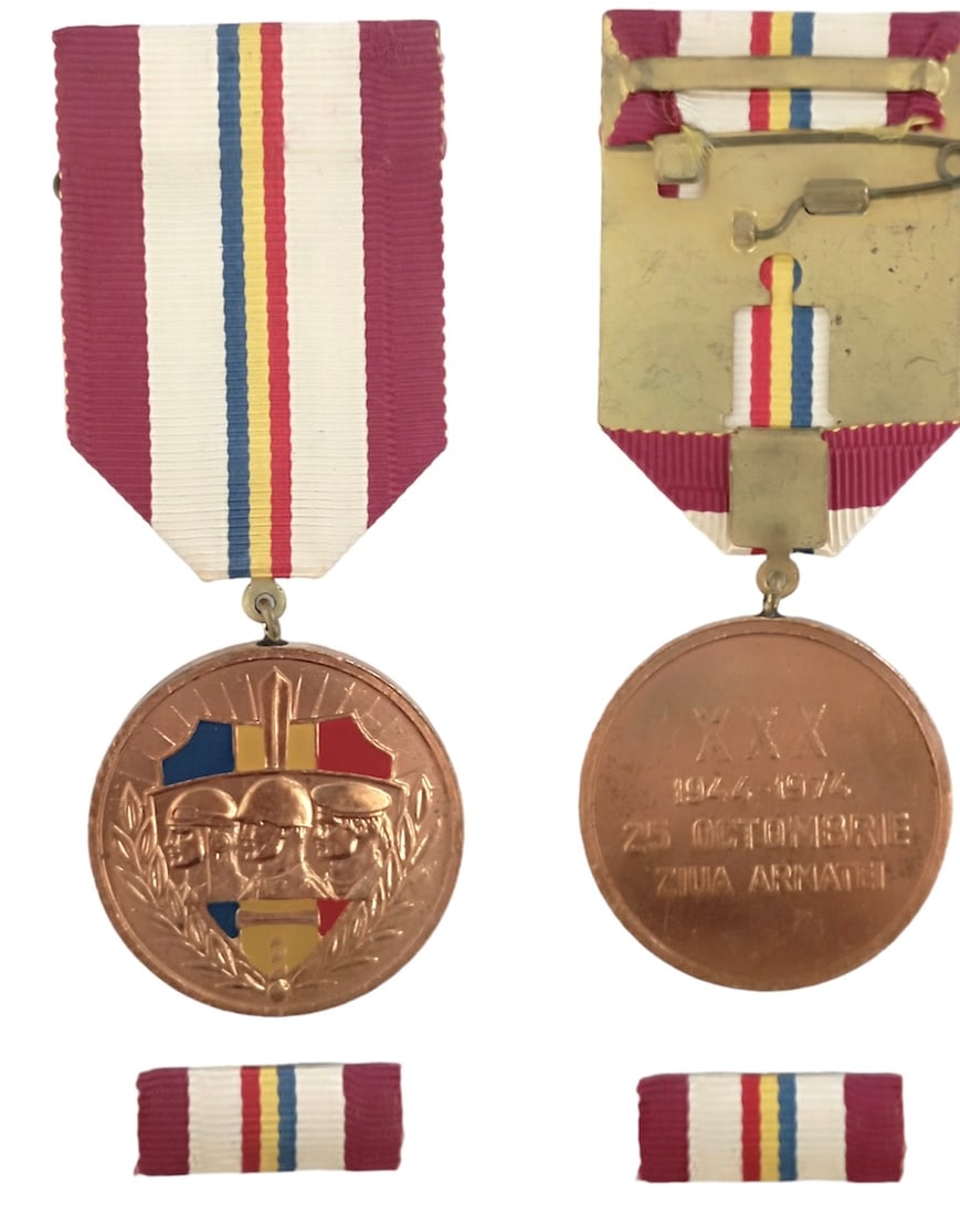 MEDAL OF THE 30th ANNIVERSARY OF THE FORMATION OF THE ROMANIAN ARMED FORCES, instituted in 1974.: Breast Bagde, 35 mm, gilt Metal, original suspension ring and ribbon with pin on the back and ribbon bar. I