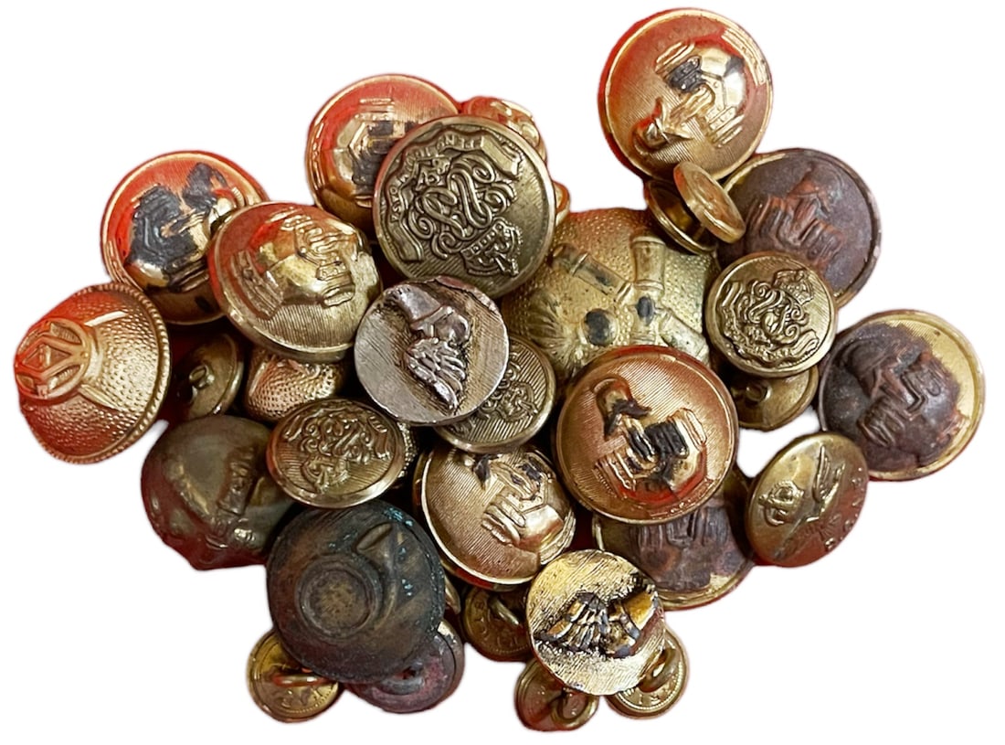 Lot of 35 Military Buttons, md 1873: Brass gilt, in original packaging Austrian workshop, some marked "Bruder Schneider Wien". I-II