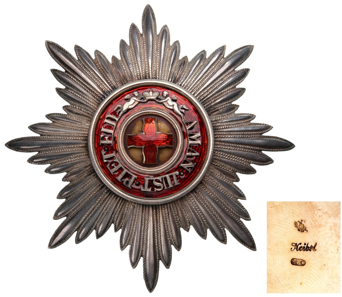 ORDER OF SAINT ANNA: Grand Cross Star, instituted in 1735. Breast Star, 87 mm., Silver, maker's mark "Keibel", hallmarked "84", with polished rays, centre medallion with red enameled cross, within beaded border, red