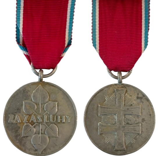 Slovak Medal of Merit, 1943: 2nd Class. Breast Badge, 42x36 mm, silvered, original suspension ring and ribbon. I