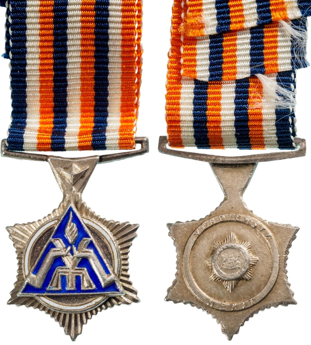 Police Merit Medal: Breast Badge Miniature, 25x17 mm, one side partially enameled, original suspension bar and ribbon. Rare! I R!