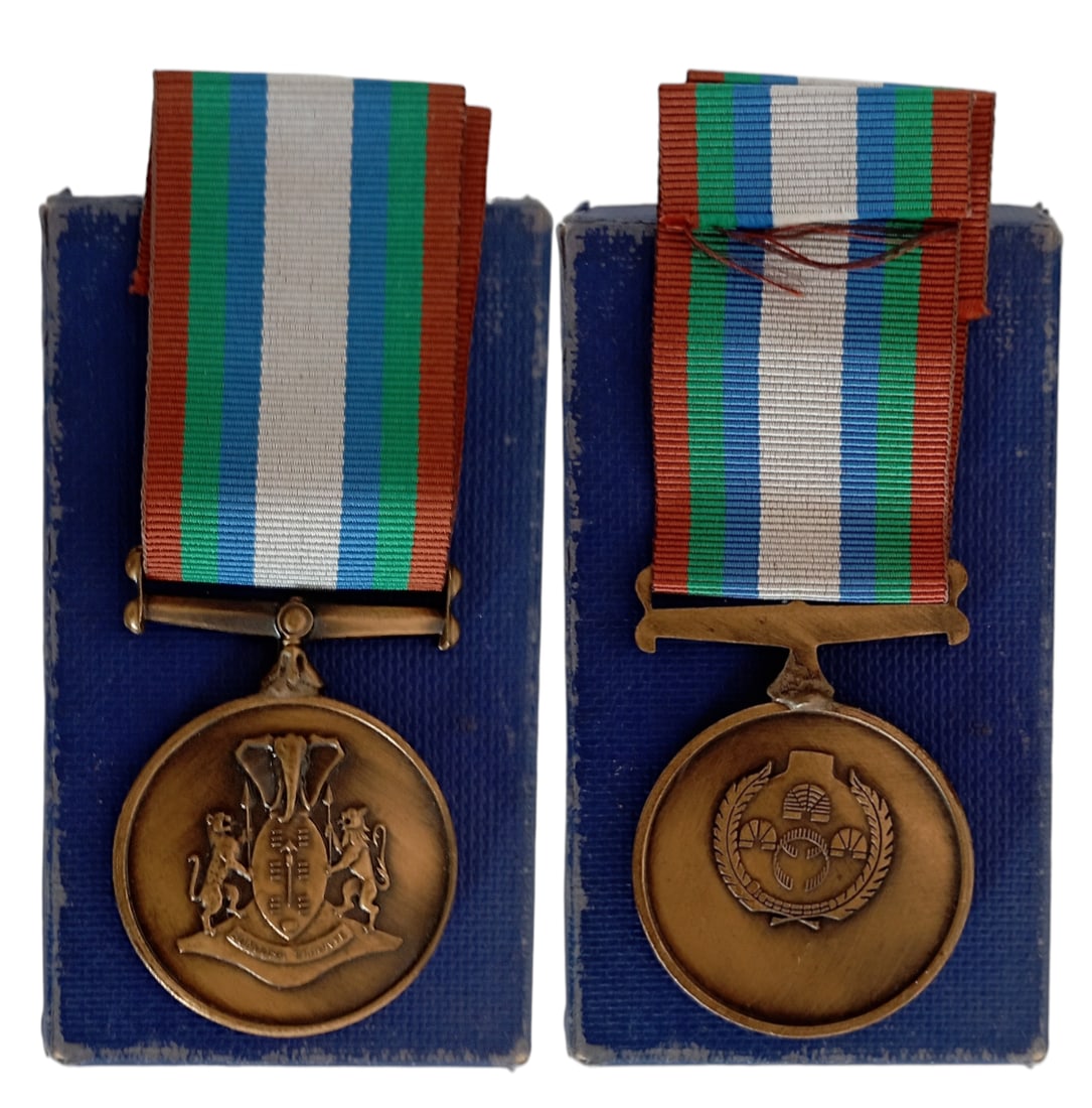 KWAZULU PRISONS 10 YEAR SERVICE MEDAL: Breast Badge, 48x38 mm., Bronze, original suspension ring and ribbon, in case of issue. Mint state, interesting and scarce! I R!